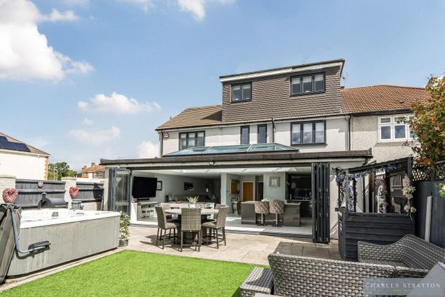 51 Garry Way, Romford photo 3
