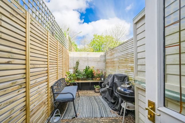 Cottage for sale in Abbots Terrace N8, Crouch End, London,