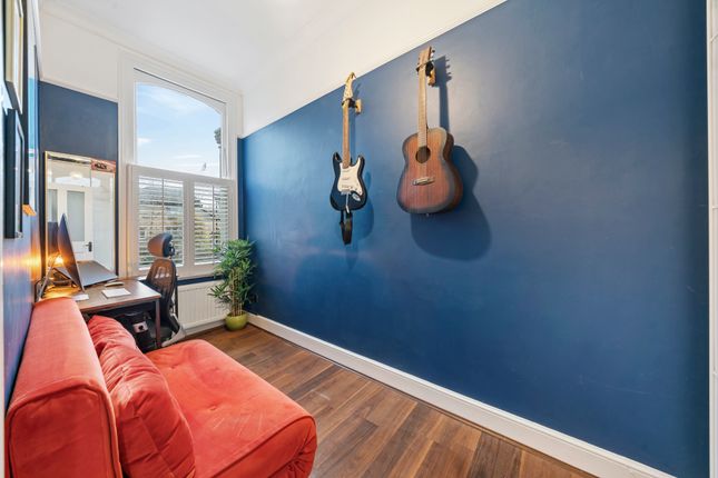 Flat for sale in Hanley Road, London