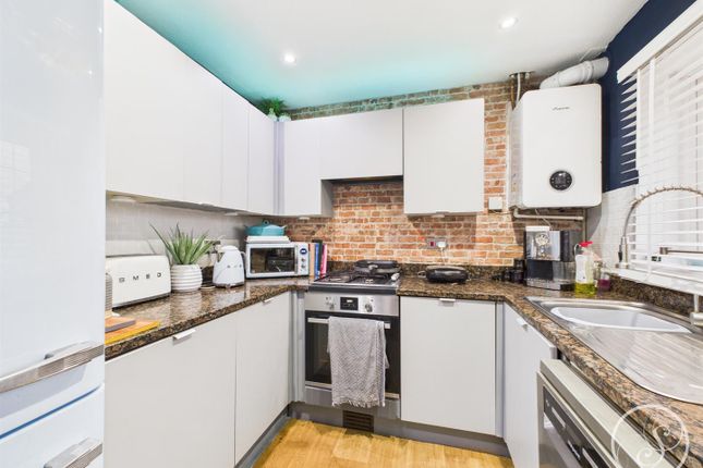 8, Burr Tree Vale, Leeds photo 2