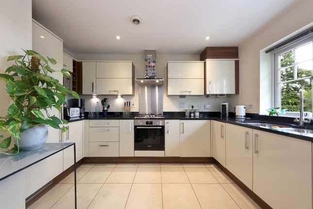 Flat 6, Pinehurst Court, 40, Station Road, Buckinghamshire photo 2