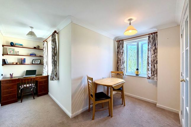 40 Penn Court, Oxford Road, Calne photo 3