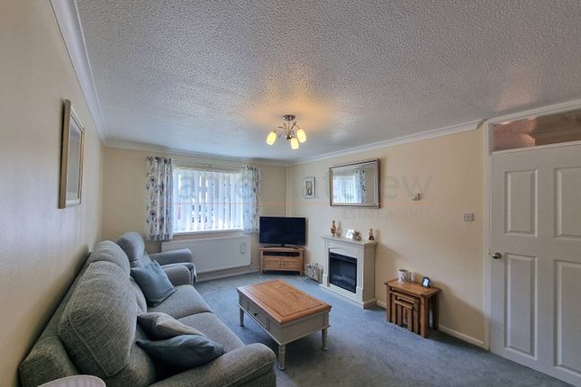 23 Tremains Court, Bridgend photo 3