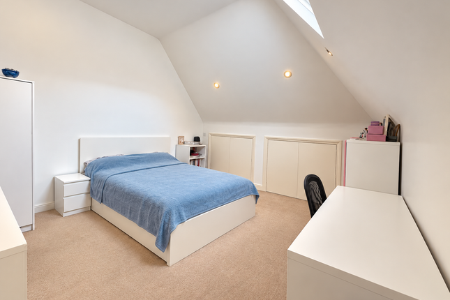 Flat 4, 9, Walpole Gardens, Twickenham photo 4