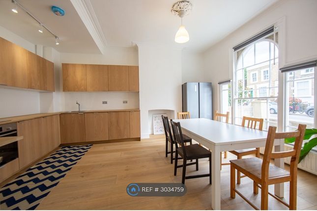 Calverley Grove, London photo 2