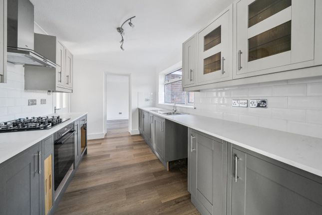 25, Wylam, Bracknell photo 2