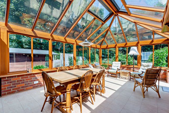 2, Latimer Way, Beaconsfield photo 4