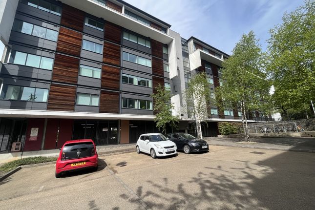 Flat to rent in Hudson Court, Salford