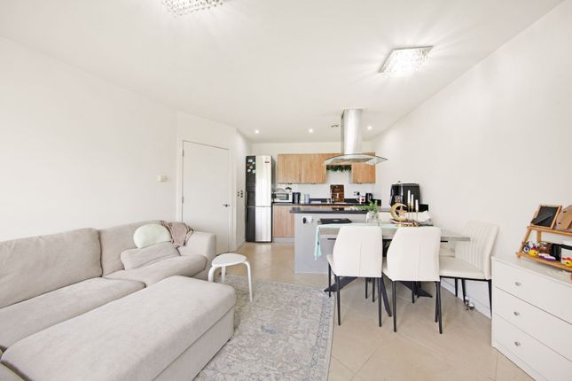 Apt 177, Peebles Court, Croydon photo 4
