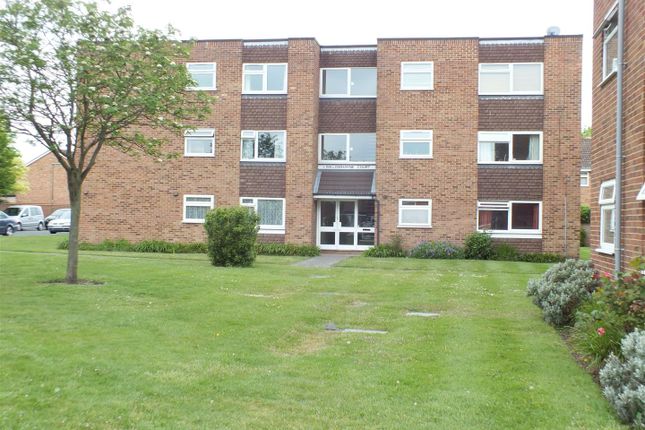 Flat for sale in Willowhayne Court, Willowhayne Drive, Walton On Thames