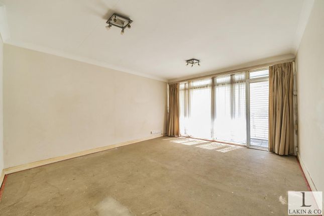 Flat 2 Bay House, The Avenue, Ickenham photo 2