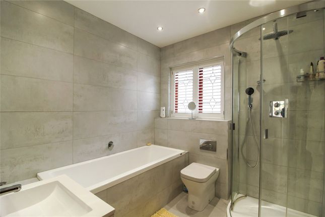 4, Thorndon Park Close, Essex photo 3