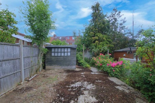 3, Northolt Gardens, Greenford photo 5