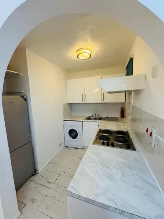 21, Ash Walk, Wembley photo 4