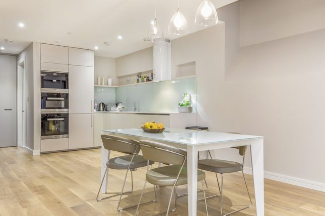Ground & Lower Ground Floor Flat, 12 Great Newport Street, Covent Garden photo 4