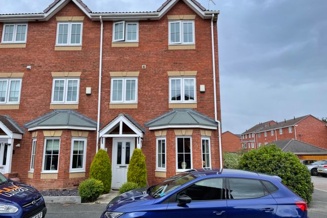 4 bed end terrace house for sale in Spring Place Court, Mirfield WF14