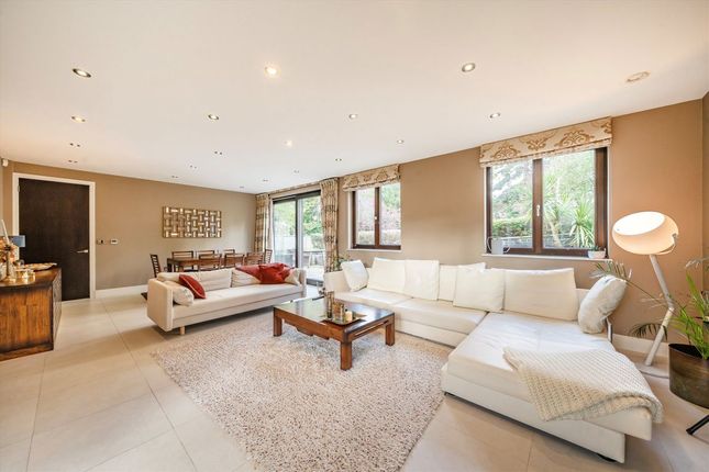 Flat 2, 16, Aylmer Road, London photo 2
