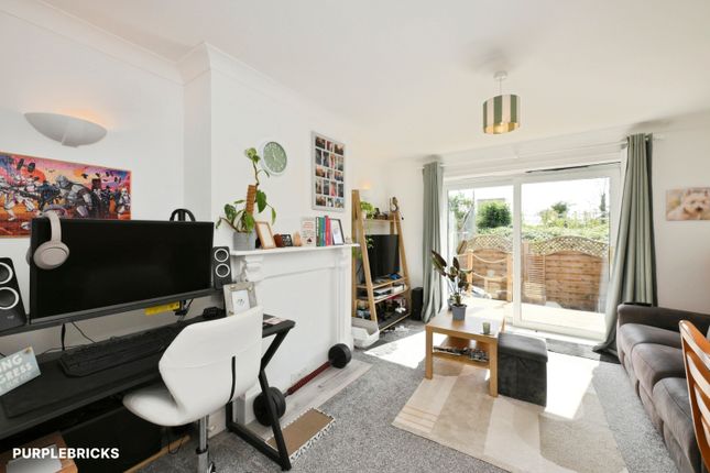 19, Jeals Lane, Sandown photo 3