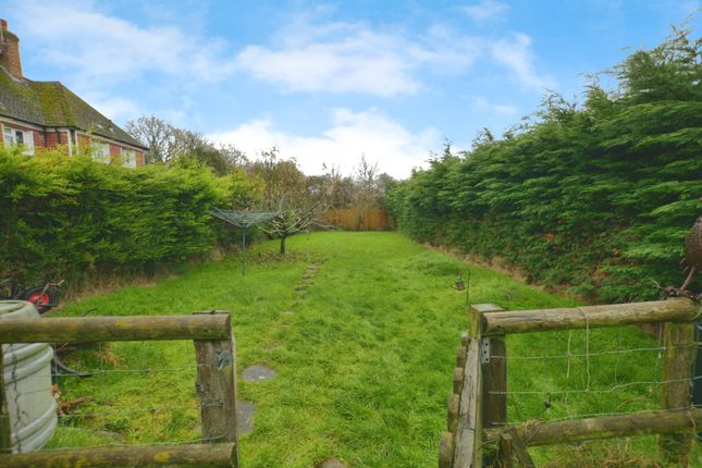 30, The Chennells, Ashford photo 4