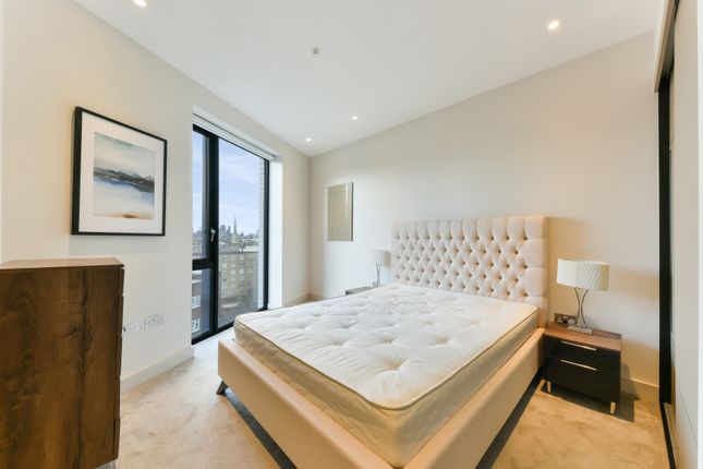 Flat for sale in Sutherland Street, London