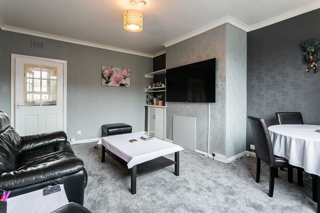 58, Halkett Crescent, Dunfermline photo 3