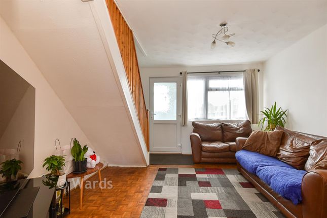 16, Fulmar Road, Rochester photo 2
