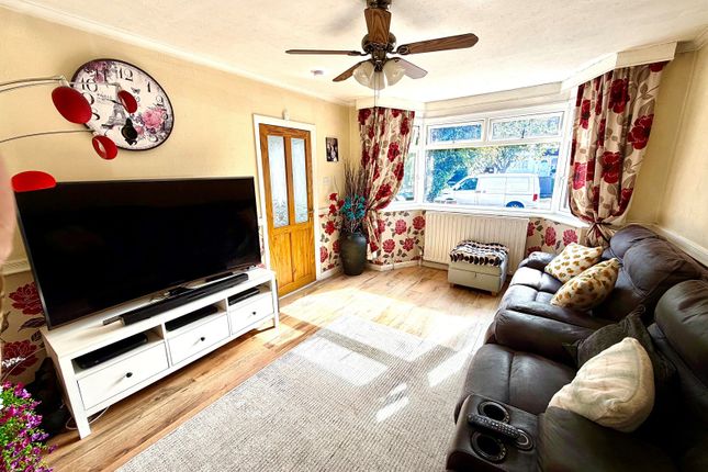 12, Devon Way, Chessington photo 2