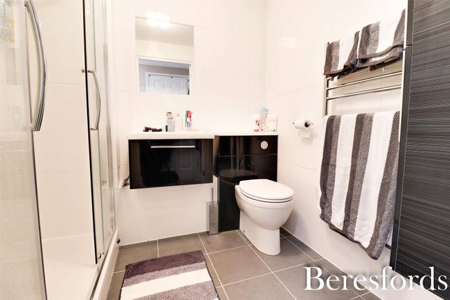 Flat for sale in Sawyers Hall Lane, Brentwood
