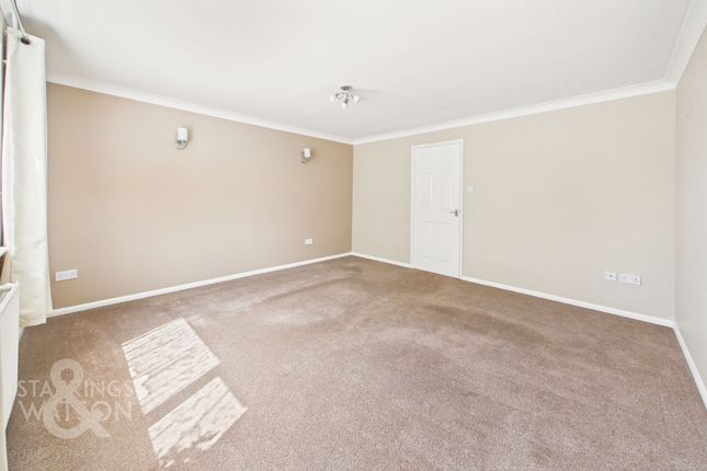 38 Howlett Drive, Norwich photo 4