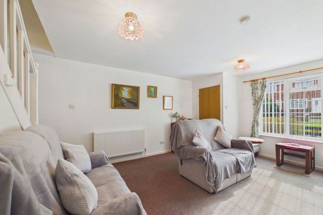 26, Queens Drive, WHITBY photo 3