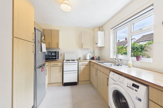 16, Quebec Drive, Gloucestershire photo 2