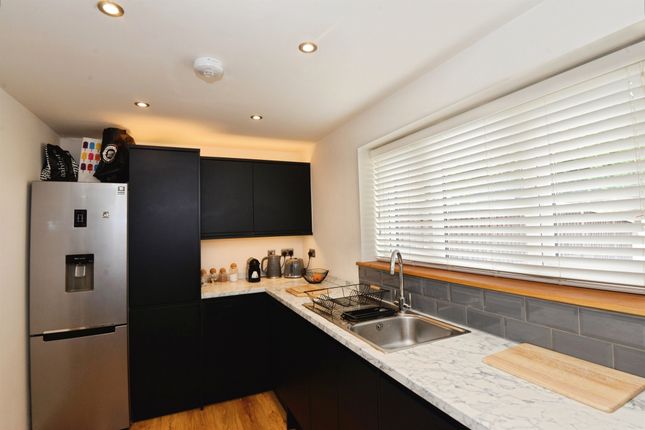 25a, Mayhew Crescent, High Wycombe photo 4