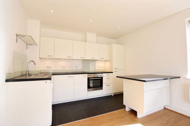 Flat 4, Beaumont Drive, Woodbridge Court, Worcester Park photo 4