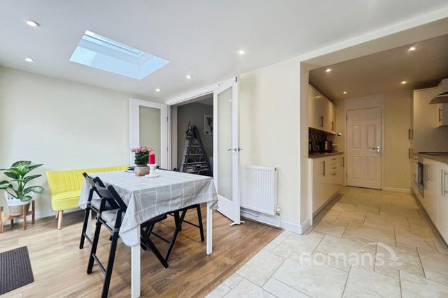 124, Sandy Hill Road, Surrey photo 2