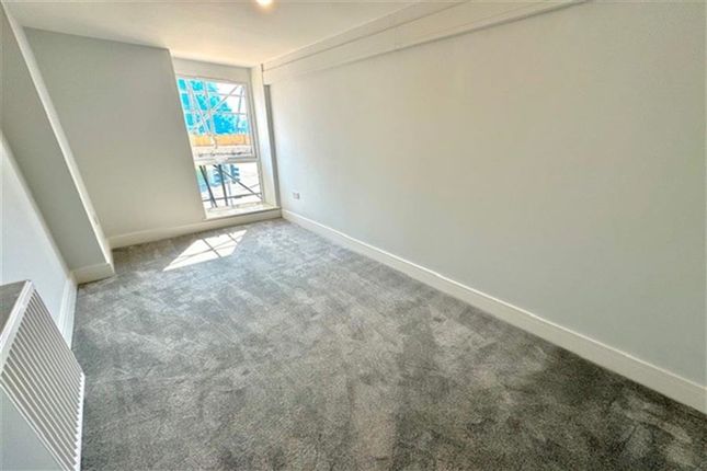 Apt 28, Clarendon Apartments Canal Walk, Southampton photo 5
