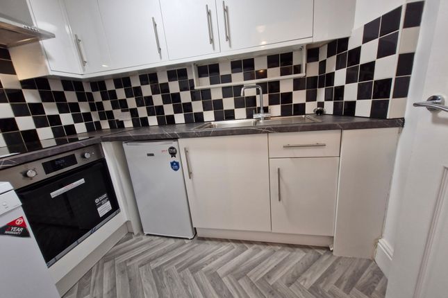 Thumbnail Flat to rent in St. Johns Terrace, Hyde Park, Leeds