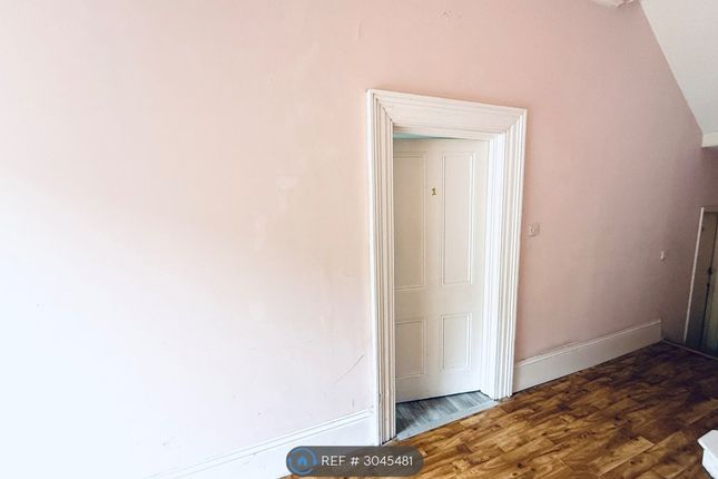 Flat   Madeley Road, Ealing, London photo 3