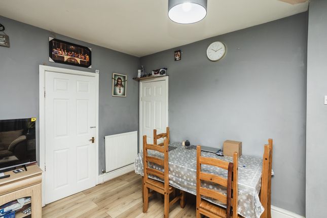 52, Butterthwaite Crescent, Sheffield photo 4