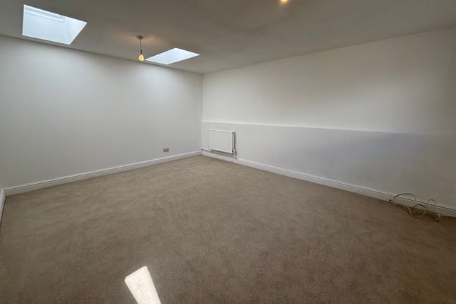 Flat 2, The Old Bakery, 38, Cromer Road, CROMER photo 2