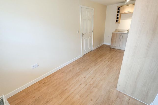 3, Elton Street, Corby photo 4