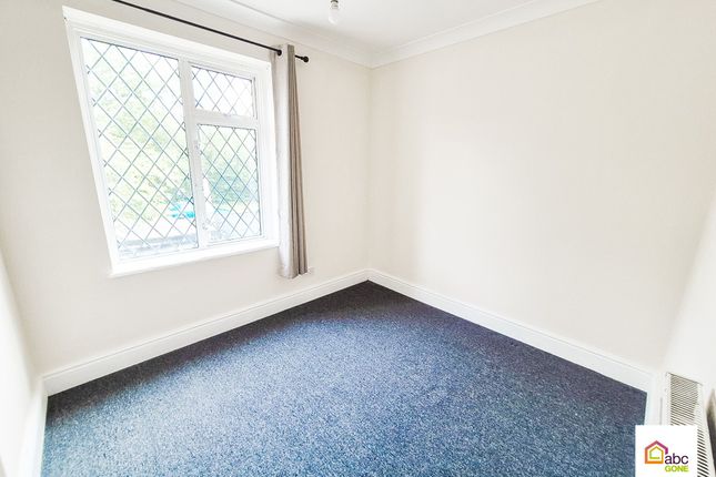 9 Sparkbridge, Basildon photo 4