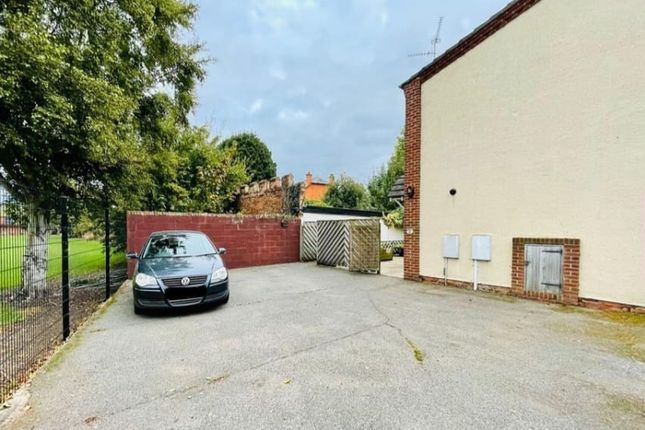 Flat to rent in Welland Road, Spalding