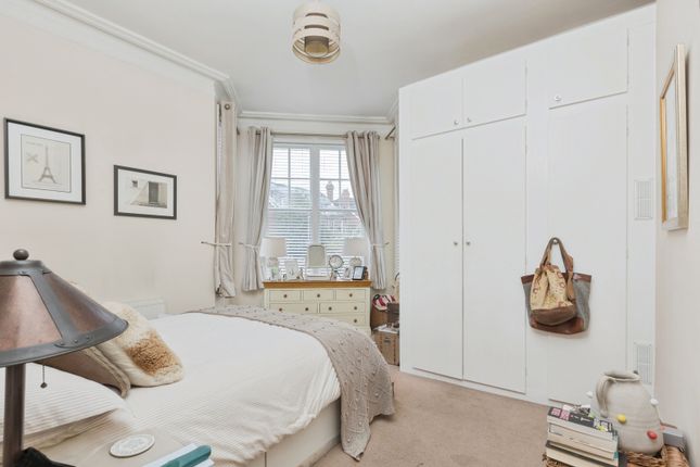 Flat 2, 33, Boyne Park, Kent photo 3