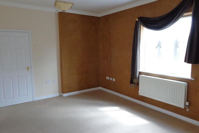 9, Woodcutters Mews, Swindon photo 5