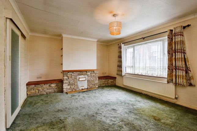 8, Fairoak, Ammanford photo 4