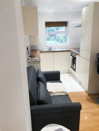 Room 3, 81, Leavesden Road, Watford photo 5