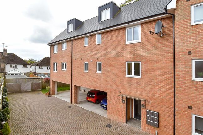 Thumbnail Flat for sale in Lowdells Lane, East Grinstead, West Sussex