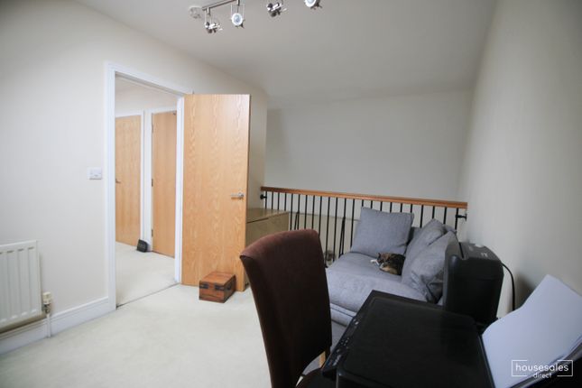 Thumbnail Flat for sale in The Lakes Larkfield, Aylesford