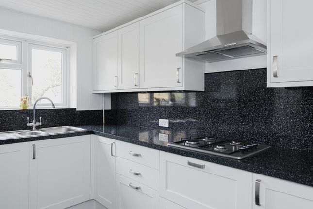 27, Bramley Way, Ashtead photo 4