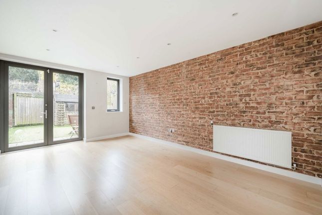 Baltic Avenue, Brentford photo 2